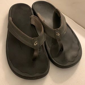 OluKai Ohana flip flops w9